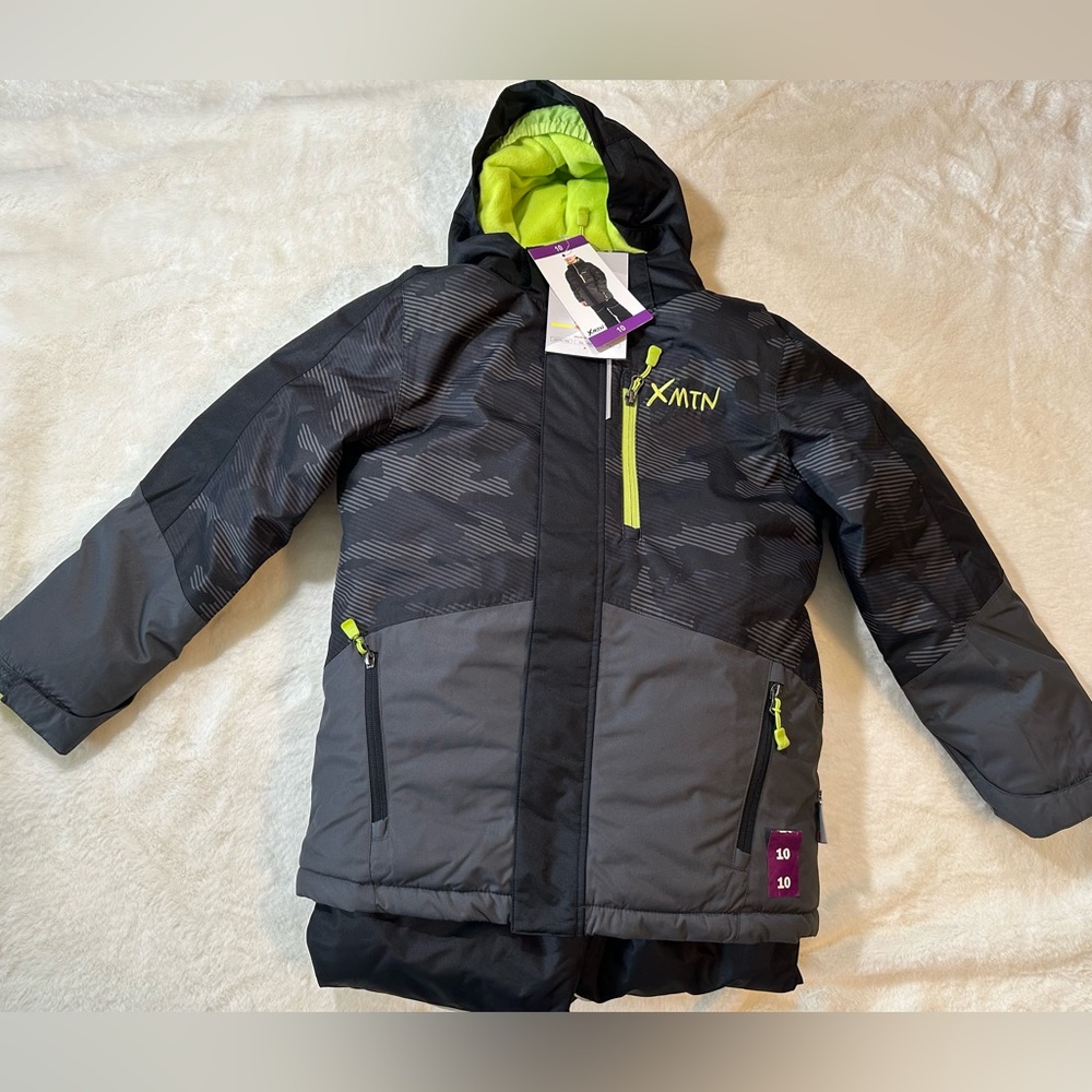 XMTN YOUTHS SNOWSUIT BRAND NEW!